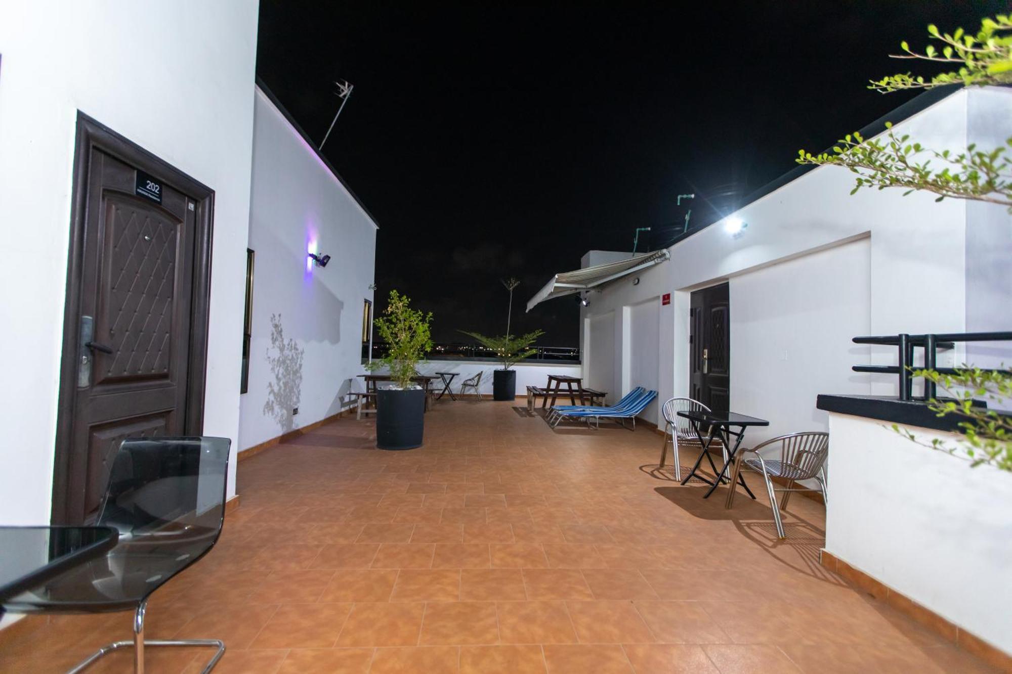 Washington Apartments - Just 25Mins Drive From The Airport Kwashieman Exterior foto