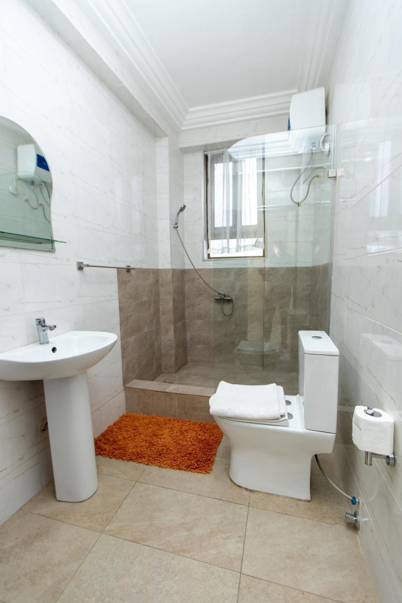 Washington Apartments - Just 25Mins Drive From The Airport Kwashieman Exterior foto