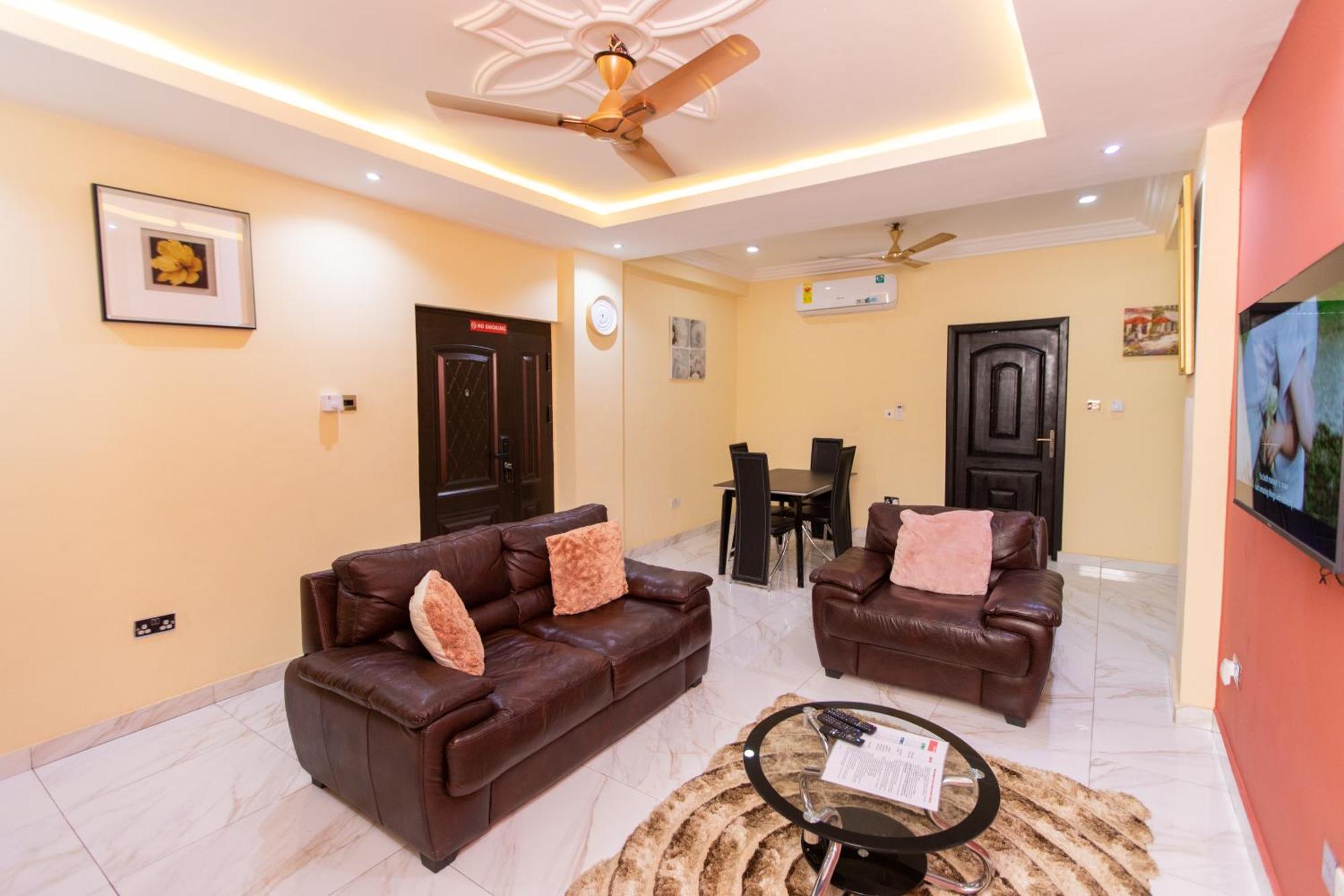 Washington Apartments - Just 25Mins Drive From The Airport Kwashieman Exterior foto