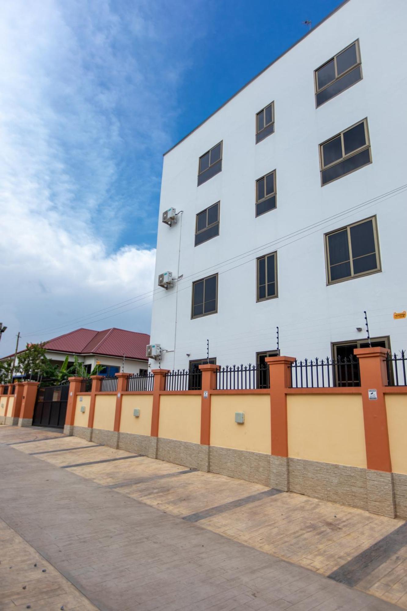 Washington Apartments - Just 25Mins Drive From The Airport Kwashieman Exterior foto
